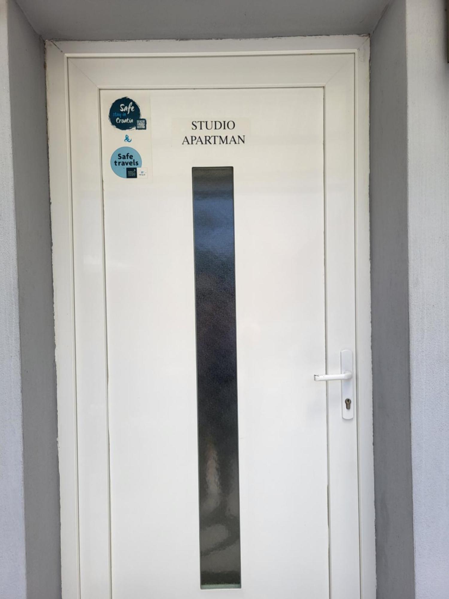 Studio Apartment City With Free Parking พูลา ภายนอก รูปภาพ