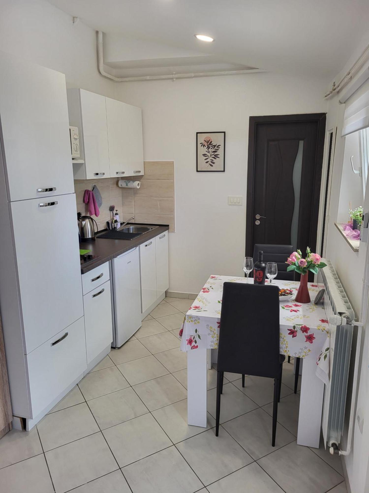 Studio Apartment City With Free Parking พูลา ภายนอก รูปภาพ
